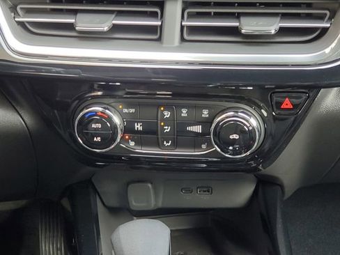 New 2025 Chevrolet Trax RS w/ Sunroof Package image 21