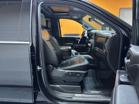 Used 2022 GMC Sierra 3500 Denali w/ Denali Ultimate Package image 22