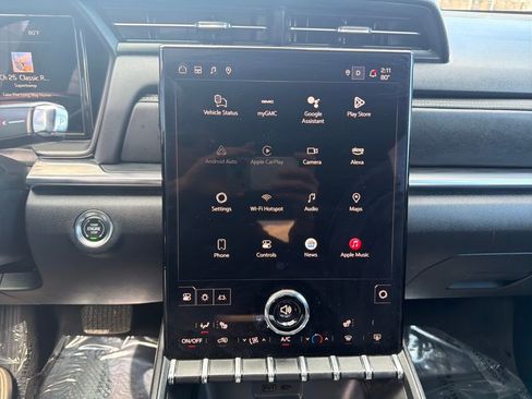 Used 2025 GMC Terrain Elevation image 18