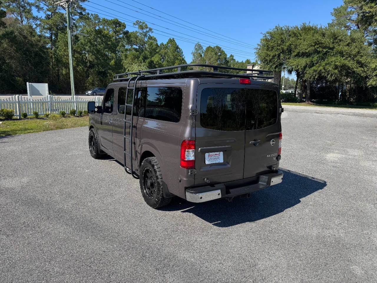 Used 2017 Nissan NV 3500 SL RWD image 4