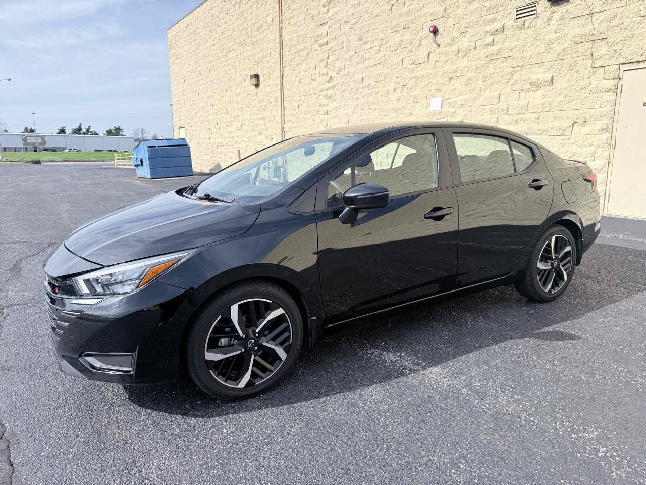 Used 2023 Nissan Versa SR w/ Trunk Package FWD image 1