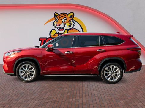 Used 2023 Toyota Highlander Limited FWD image 8