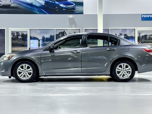 Used 2010 Honda Accord LX-P image 2