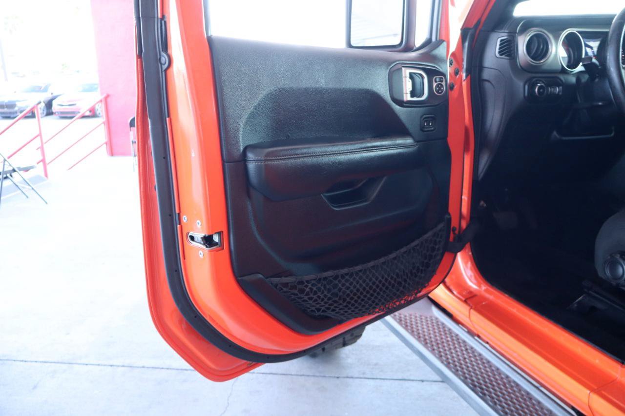 Used 2019 Jeep Wrangler Unlimited Sahara AWD/4WD image 30