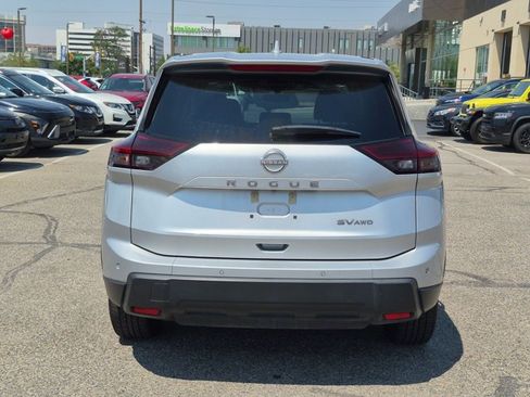 Certified 2024 Nissan Rogue SV AWD/4WD image 4