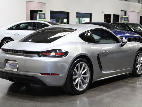 Used 2018 Porsche 718 Cayman RWD image 18