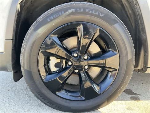 Used 2021 Jeep Cherokee Latitude Plus image 12