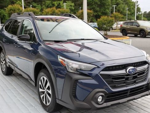 Certified 2025 Subaru Outback Premium AWD/4WD image 7