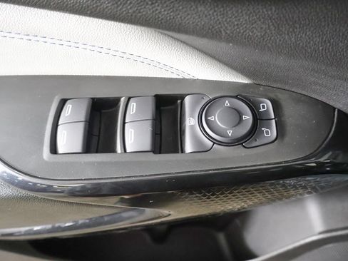 Used 2025 Chevrolet Trax LT FWD image 32