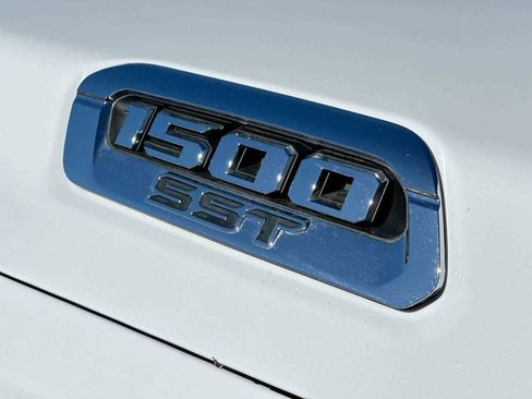 Used 2025 RAM 1500 Laramie image 15