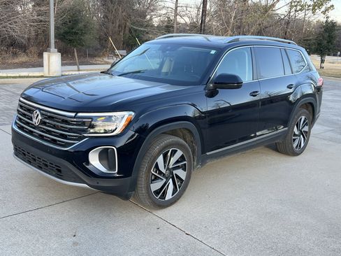 Certified 2025 Volkswagen Atlas SEL image 5