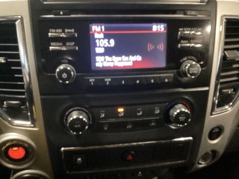 Used 2017 Nissan Titan SV image 20