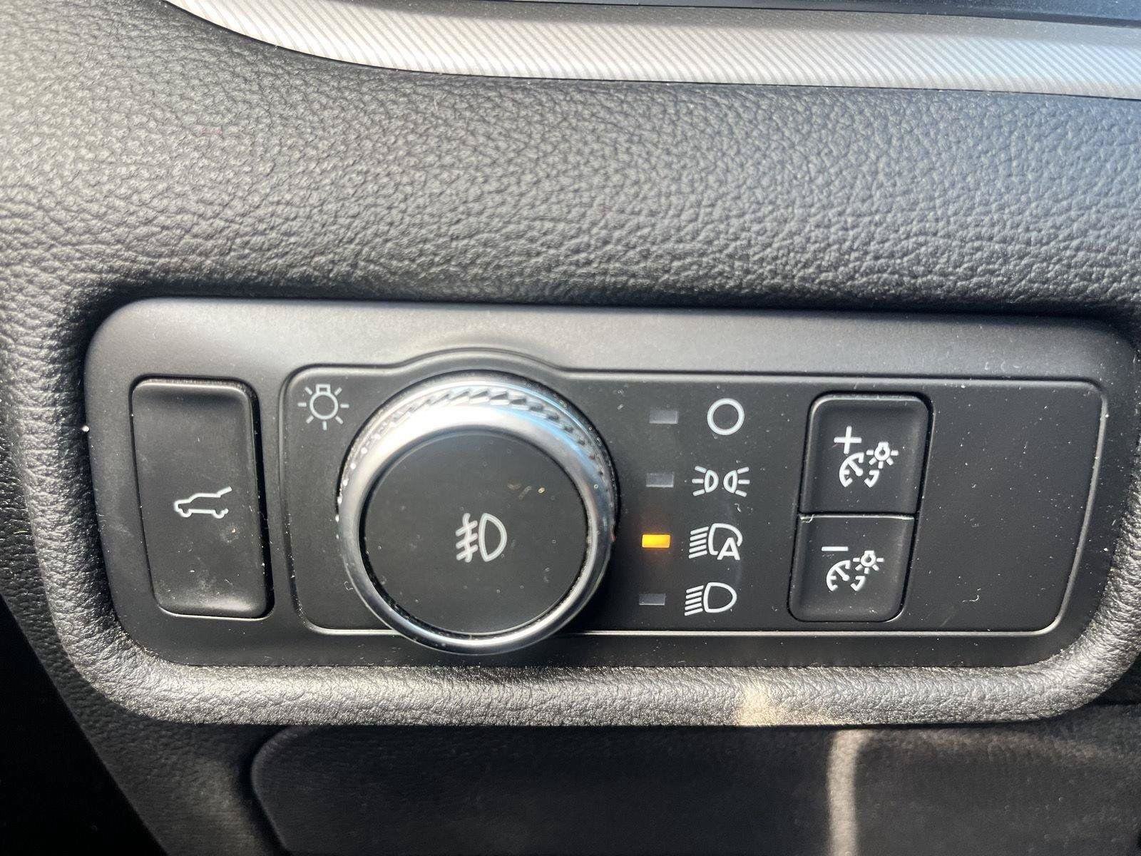 Used 2020 Ford Explorer XLT w/ Equipment Group 202A AWD/4WD image 13