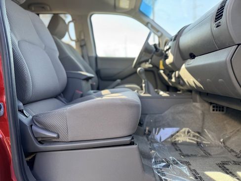 Used 2012 Nissan Frontier S image 21