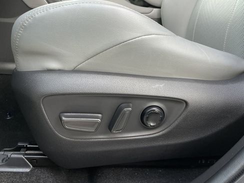 Used 2021 Toyota Venza XLE w/ Softex Package image 20