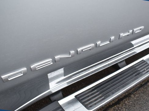 Used 2025 GMC Sierra 2500 Denali image 9