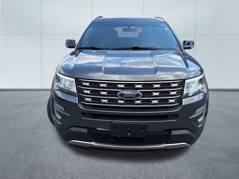 Used 2016 Ford Explorer XLT w/ Equipment Group 202A AWD/4WD image 6
