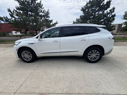Used 2023 Buick Enclave Essence FWD image 3