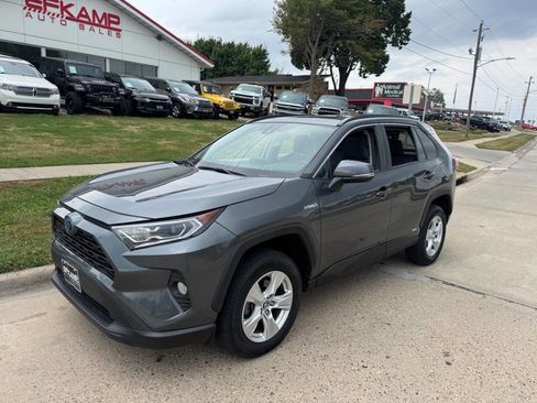 Used 2021 Toyota RAV4 XLE w/ Convenience Package image 1