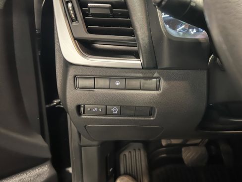 Used 2023 Nissan Rogue SV image 15