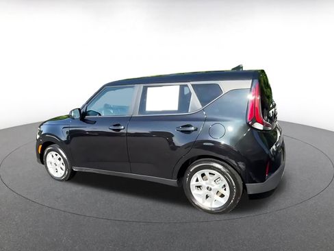 Used 2025 Kia Soul LX w/ LX Technology Package FWD image 10