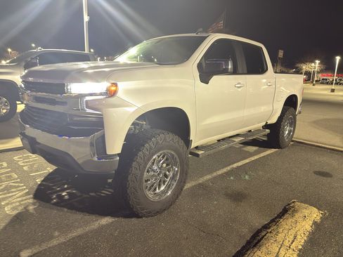 Used 2021 Chevrolet Silverado 1500 LT w/ All Star Edition Plus image 3