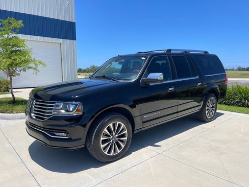 Used 2016 Lincoln Navigator L Select AWD/4WD image 3