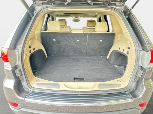 Used 2019 Jeep Grand Cherokee Limited AWD/4WD image 9
