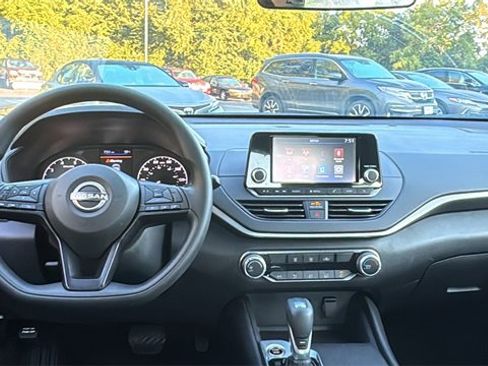 Used 2024 Nissan Altima 2.5 S image 9