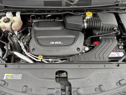 Used 2019 Chrysler Pacifica Touring-L Plus w/ S Appearance Package image 33