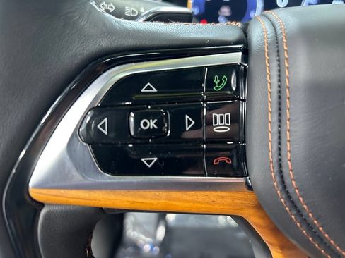 Used 2025 Jeep Grand Cherokee Summit AWD/4WD image 18