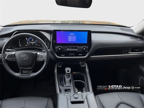 Used 2024 Toyota Grand Highlander XLE image 10