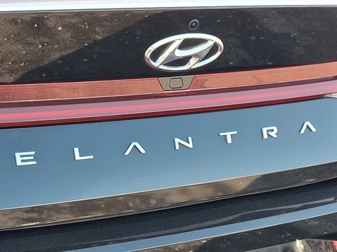 Certified 2023 Hyundai Elantra Limited image 33