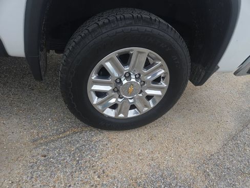 Used 2024 Chevrolet Silverado 2500 LT AWD/4WD image 18