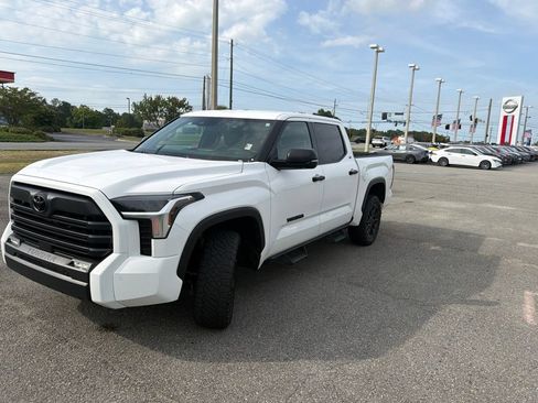Used 2025 Toyota Tundra SR5 w/ SR5 Convenience Package AWD/4WD image 19