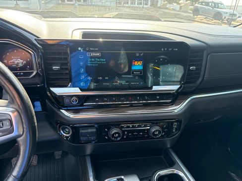 Used 2022 Chevrolet Silverado 1500 LT Trail Boss w/ LT Trail Boss Premium Package AWD/4WD image 25