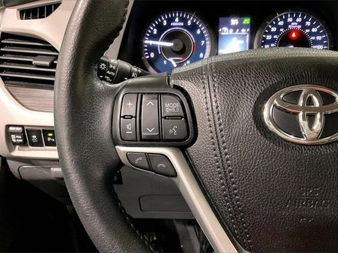 Used 2019 Toyota Sienna XLE image 18