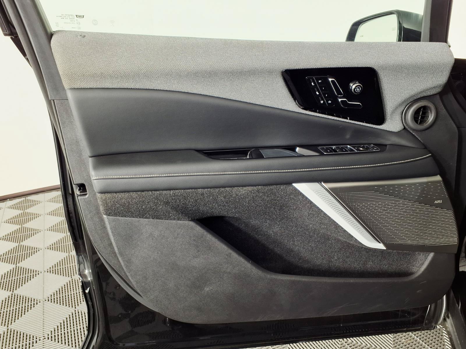 Certified 2025 Cadillac Optiq Luxury 2 w/ LPO, Floor Liner Package AWD/4WD image 16