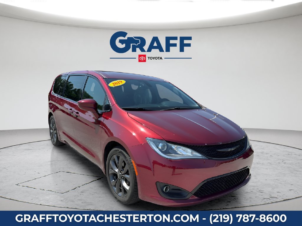 Used 2019 Chrysler Pacifica Touring Plus w/ S Appearance Package FWD image 3