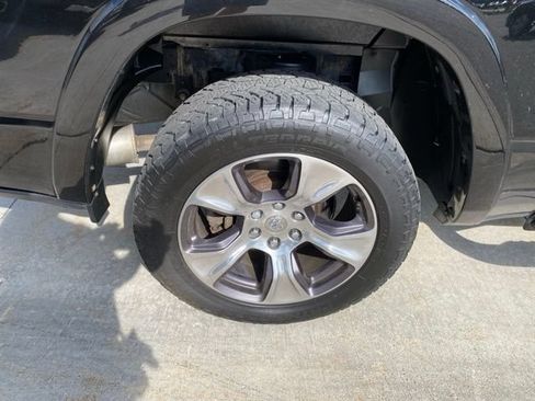 Used 2019 RAM 1500 Laramie AWD/4WD image 14