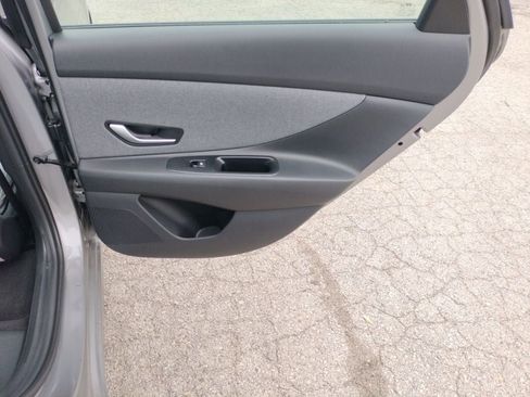 Used 2025 Hyundai Elantra Limited FWD image 42
