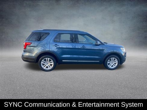 Used 2018 Ford Explorer XLT w/ Equipment Group 202A image 8