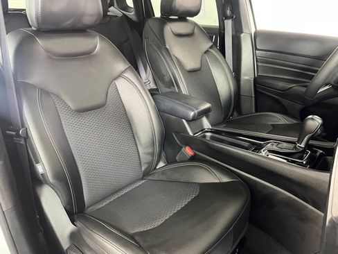 Used 2023 Jeep Compass Latitude w/ Sun and Sound Group AWD/4WD image 41