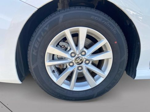 Used 2025 Toyota Camry LE FWD image 9