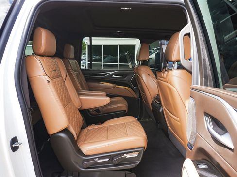 Used 2024 Cadillac Escalade ESV Premium Luxury w/ Performance Package AWD/4WD image 44