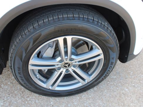 Used 2022 Mercedes-Benz GLC 300 image 13