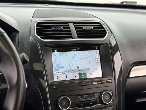 Used 2019 Ford Explorer XLT w/ Equipment Group 202A AWD/4WD image 3