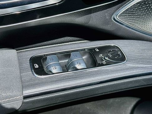 Used 2023 Mercedes-Benz EQS 580 4MATIC SUV w/ Acoustic Comfort Package image 18