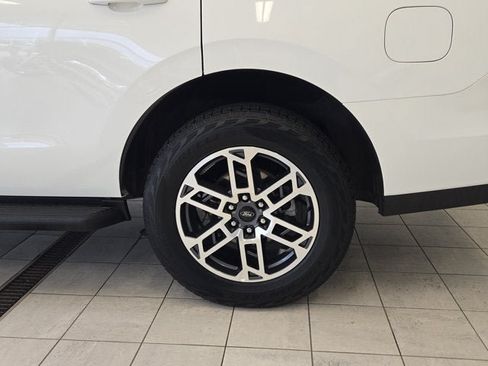 Used 2025 Ford Expedition Active AWD/4WD image 13