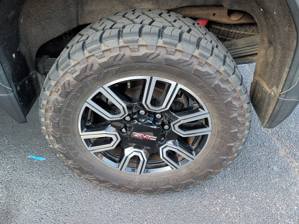 Used 2021 GMC Sierra 2500 AT4 w/ AT4 Premium Plus Package AWD/4WD image 7